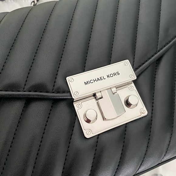 Michael Kors Shoulder/Crossbody bag with Quilting - Picture 9 of 12
